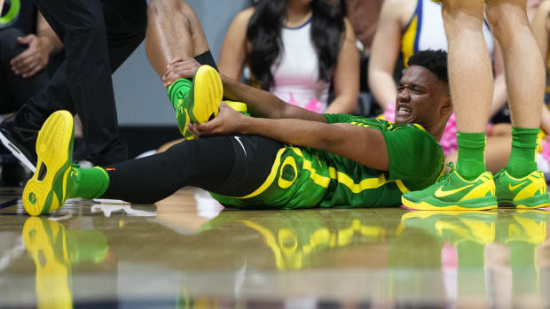 Oregon Ducks forward Kwame Evans Jr. reacts after an injury.